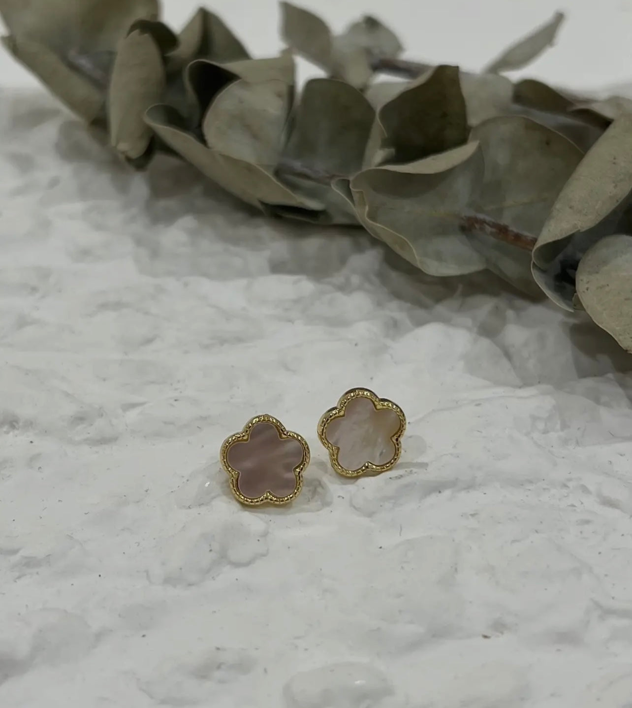 5 Petal Flower Stud Earring in Mother of Pearl