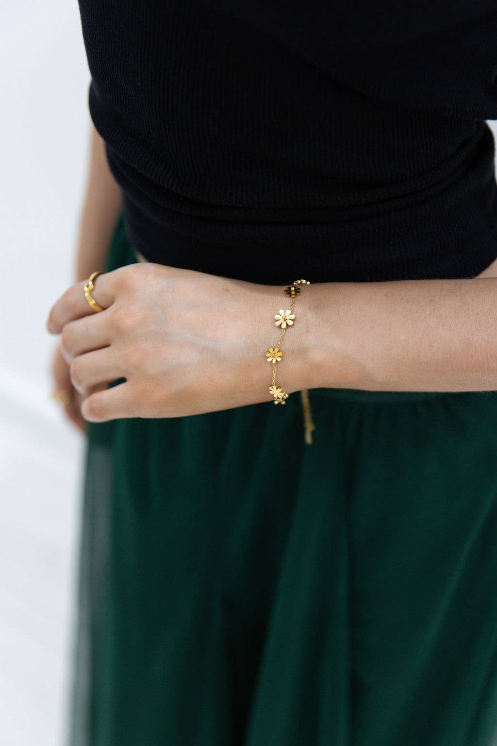 Daisy Chain Bracelet in Gold