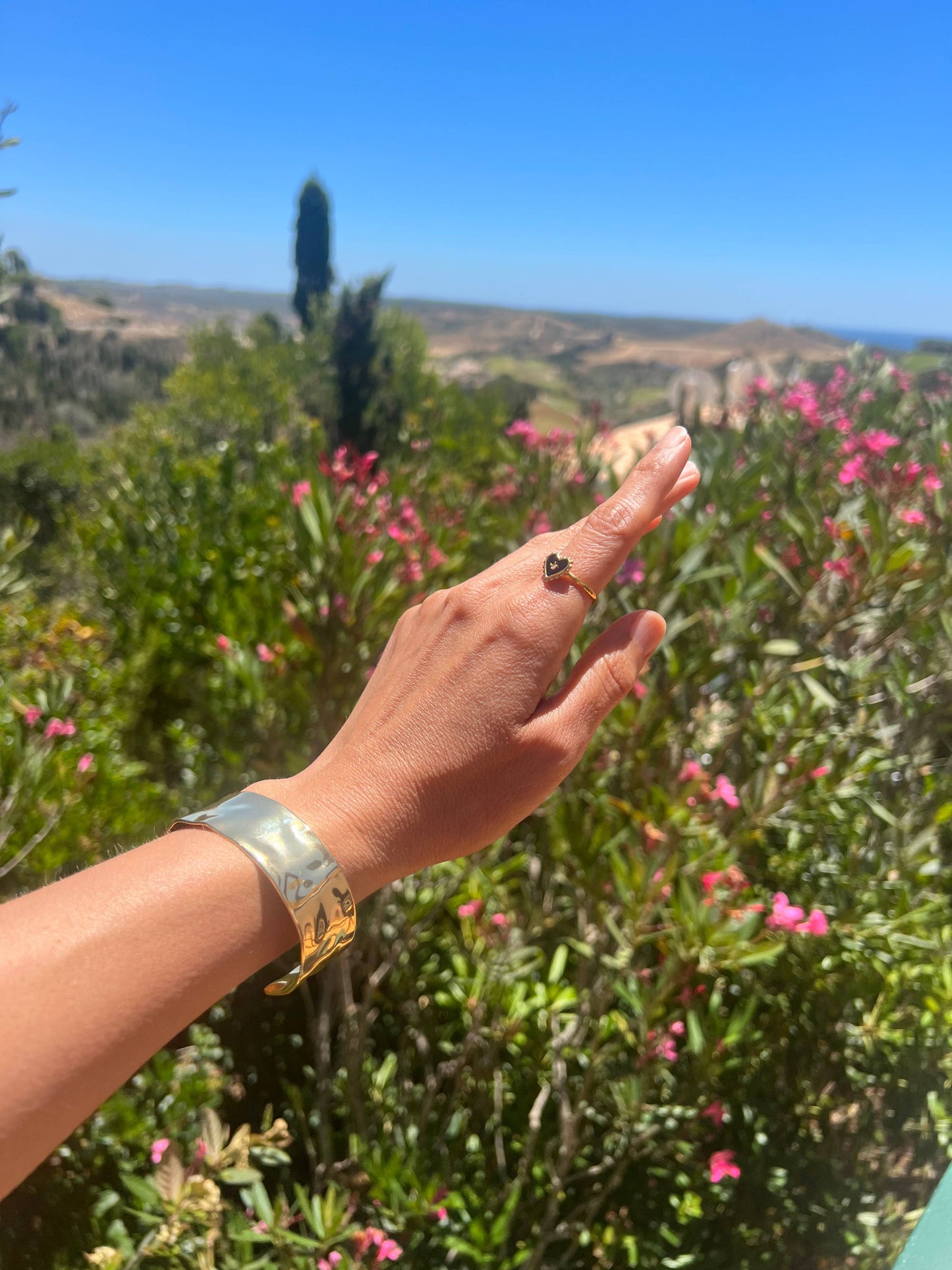Mishape Bangle in Polished Gold