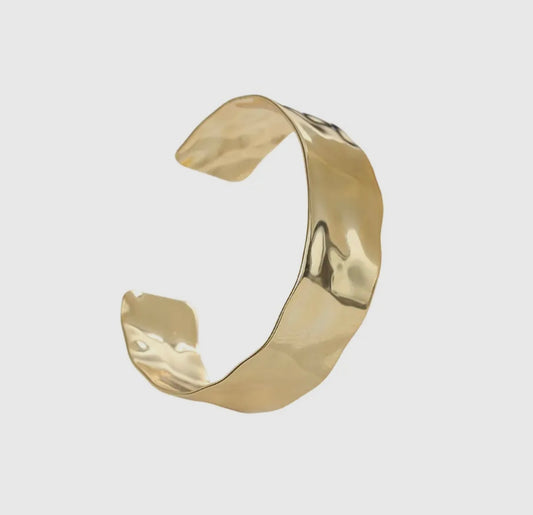 Mishape Bangle in Polished Gold