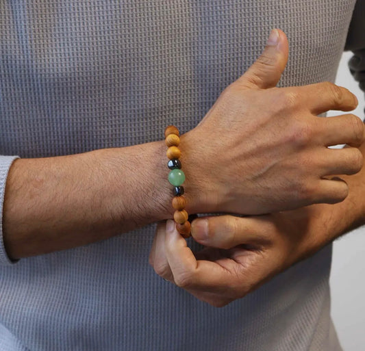 Leaarwooa Sacra Nakra bangle -
Green Aventurine