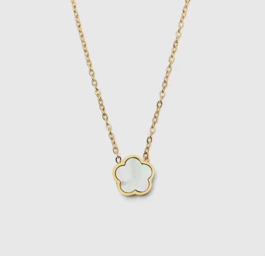 Flower Necklace in Mother of Pearl