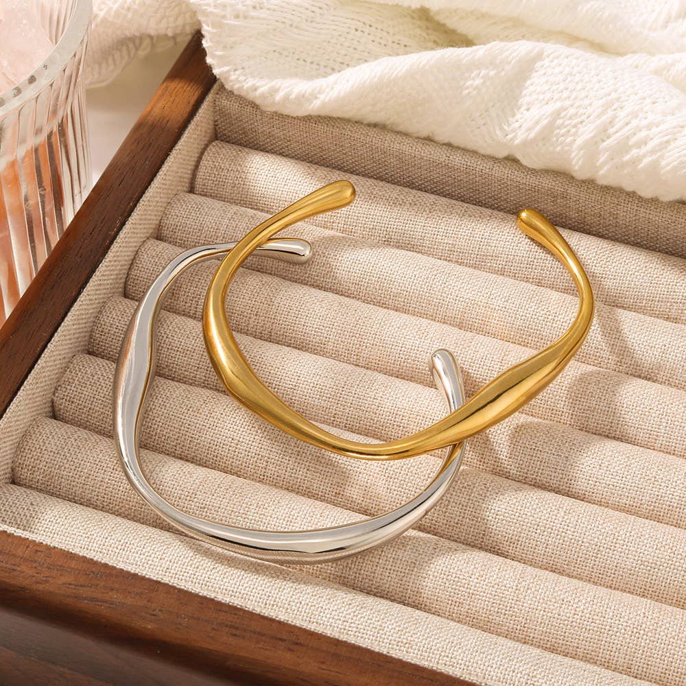 Misshape C-shaped Curve Bangle in Silver